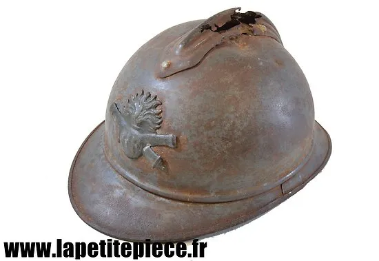 Casque adrian artilleur avec éclat cimier