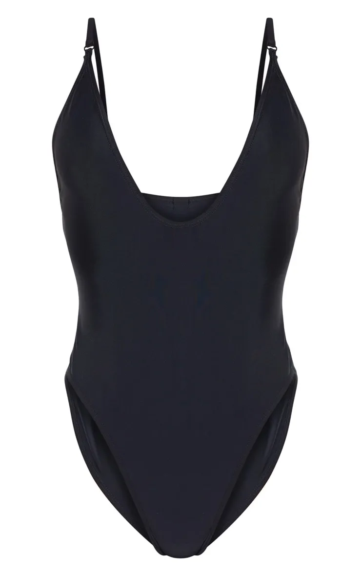 Maillot de bain noir basique à col rond décolleté