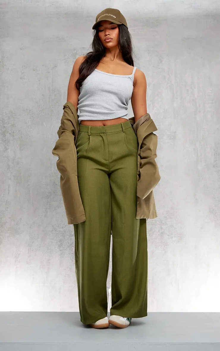 Pantalon de tailleur deluxe vert mousse coupe droite avec plis devant