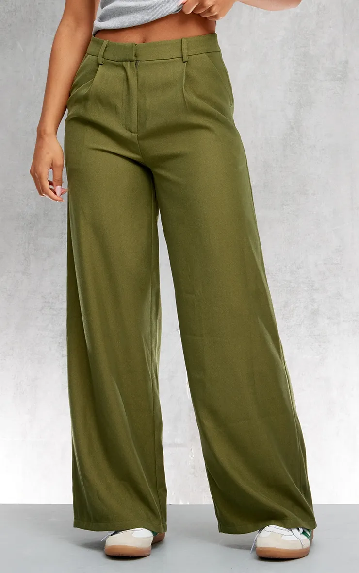 Pantalon de tailleur deluxe vert mousse coupe droite avec plis devant