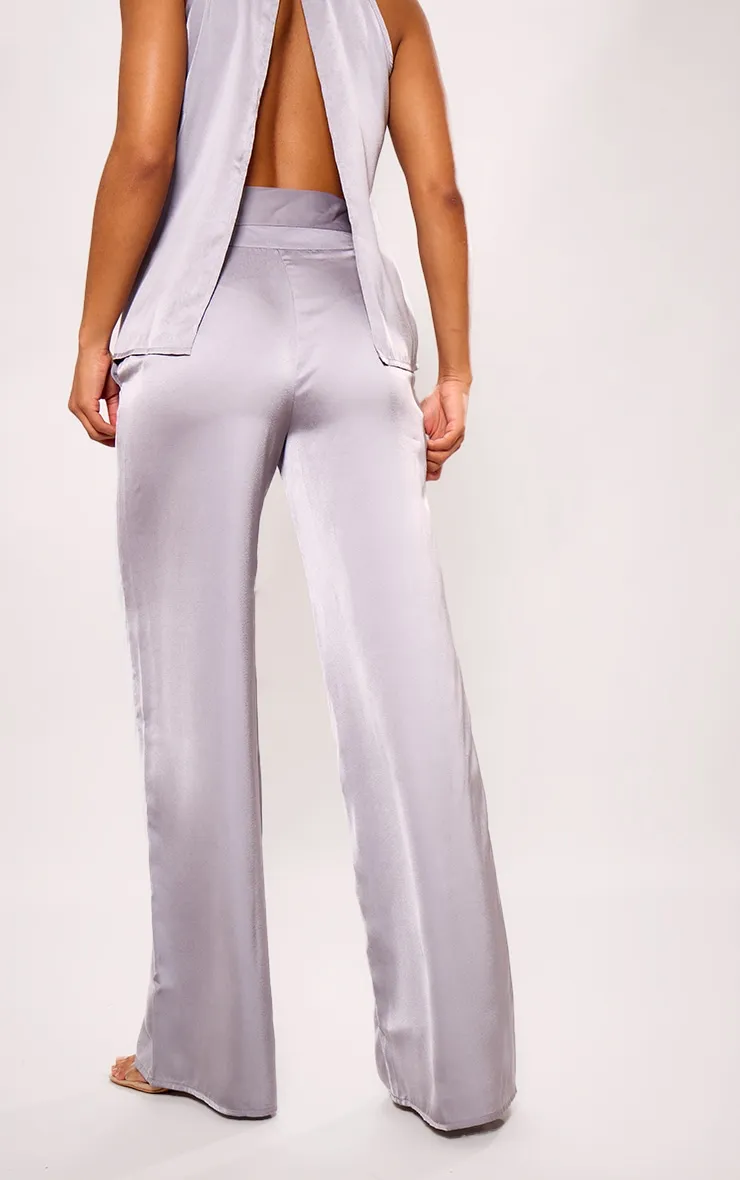 Pantalon de tailleur gris argenté satiné large à ceinture