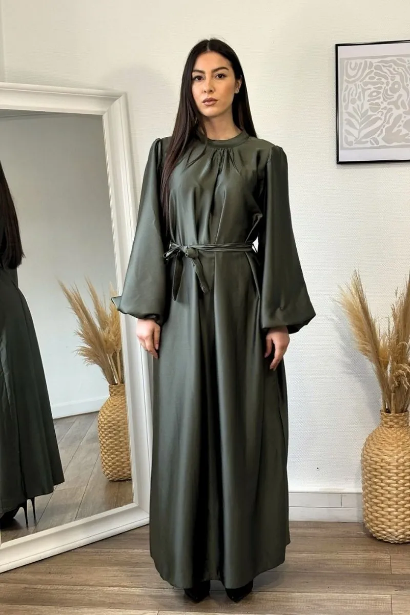 Robe longue satinée à col rond kaki